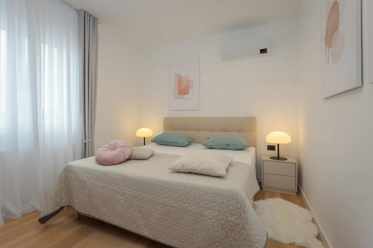 Cozy And Elegant Apartment Pula