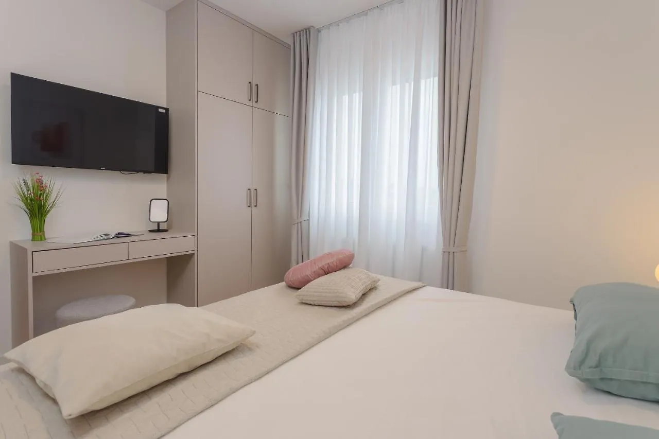 Cozy And Elegant Apartment Pula