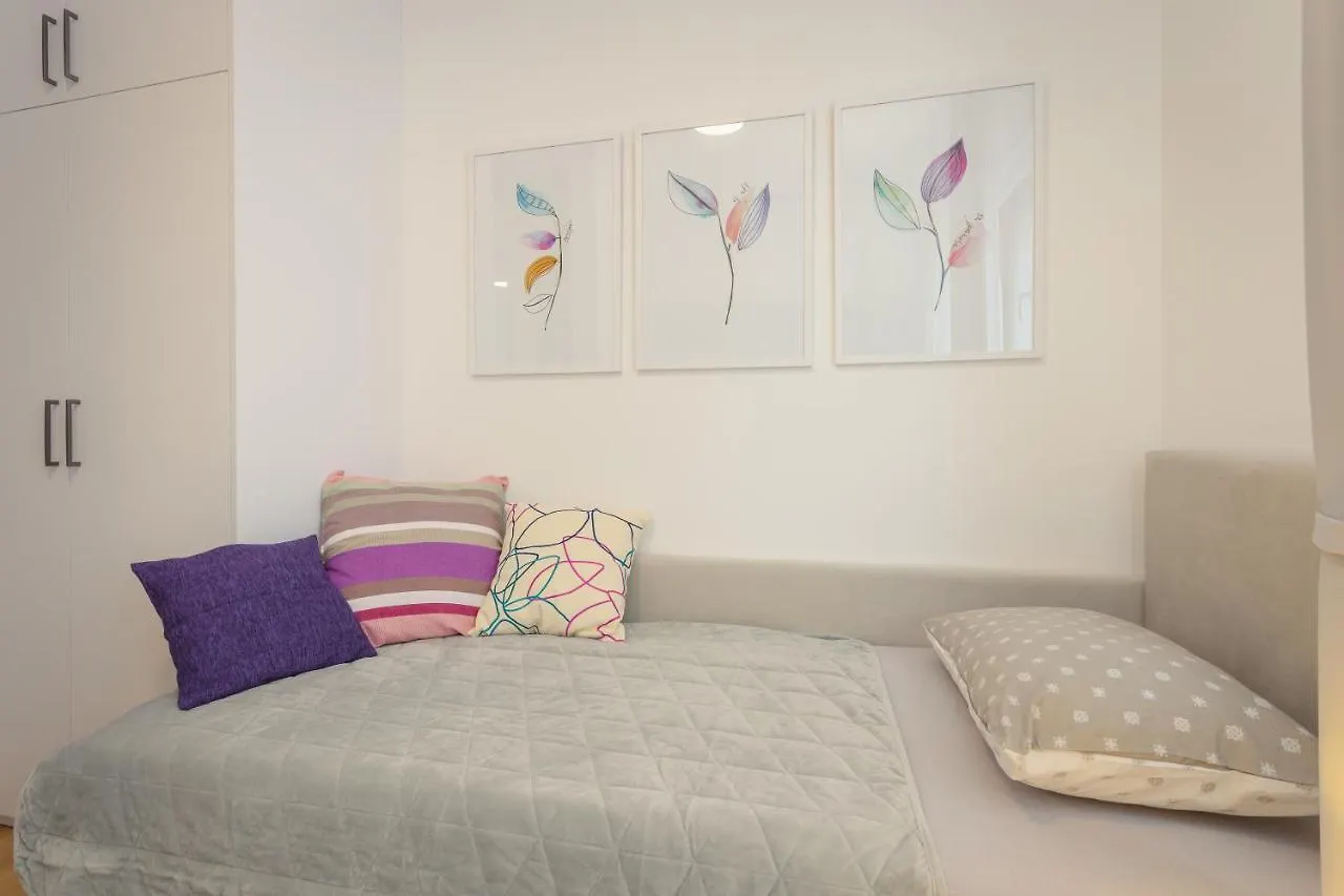 Cozy And Elegant Apartment Pula