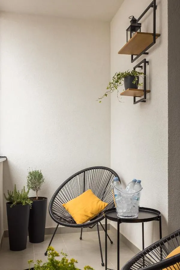 Cozy And Elegant Apartment Pula
